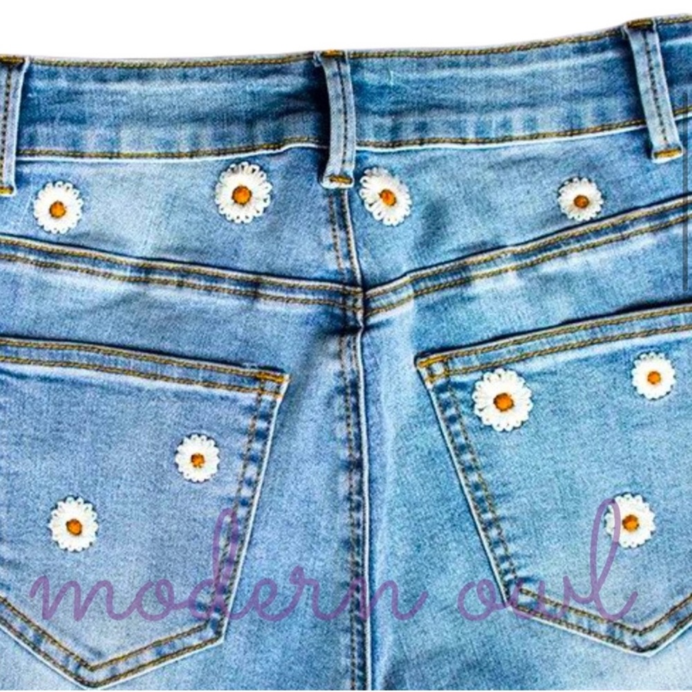 New! Restock Daisy Embroidered Designer Stretchy Bell Bottom Denim Jeans Hippie - Picture 6 of 11